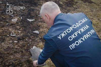 Правоохоронці розпочали досудове розслідування за фактом вчинення воєнного злочину на території Закарпатської області Правоохоронці розпочали досудове розслідування за фактом вчинення воєнного злочину на території Закарпатської області