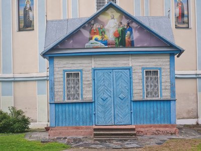 Конфлікт між вірянами ПЦУ та УПЦ у селі Старосільці на Житомирщині: священнослужіння біля закритого храму Конфлікт між вірянами ПЦУ та УПЦ у селі Старосільці на Житомирщині: священнослужіння біля закритого храму
