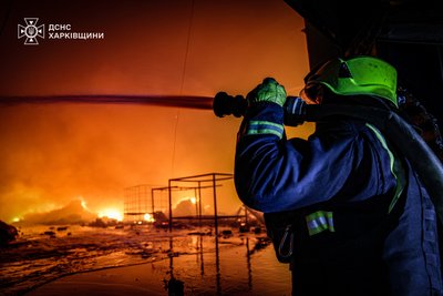 На підприємстві у Васищевому під Харковом зайнялася пожежа після атаки дронів РФ, 26 травня 2025 року На підприємстві у Васищевому під Харковом зайнялася пожежа після атаки дронів РФ, 26 травня 2025 року