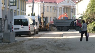 Дощова зливова каналізація у центрі Рівного. Історія спроб ліквідувати проблему підтоплень з 2008 року Дощова зливова каналізація у центрі Рівного. Історія спроб ліквідувати проблему підтоплень з 2008 року