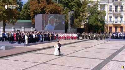 Мама Героя України Назарія Гринцевича отримала нагороду сина з рук президента Мама Героя України Назарія Гринцевича отримала нагороду сина з рук президента