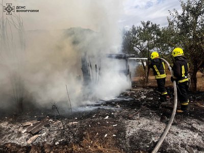Вінницькі рятувальники загасили 39 пожеж за добу Вінницькі рятувальники загасили 39 пожеж за добу