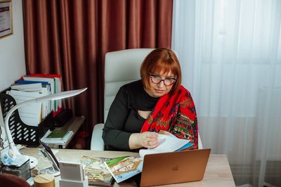 Психологиня з Бердичева Оксана Трибун видала збірку "Казки в укритті" Психологиня з Бердичева Оксана Трибун видала збірку "Казки в укритті"