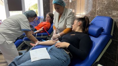 Поповнили банк крові на 22 літри: у місті на Рівненщині майже півсотні людей стали донорами Поповнили банк крові на 22 літри: у місті на Рівненщині майже півсотні людей стали донорами