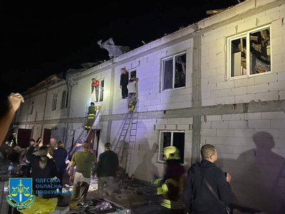 Армія РФ атакувала балістикою цивільну інфраструктуру в Одеському районі: є загиблі та поранені