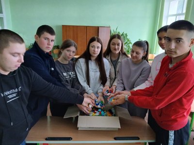"Кришечки збирай — ЗСУ допомагай!": школярі на Вінниччині "Кришечки збирай — ЗСУ допомагай!": школярі на Вінниччині