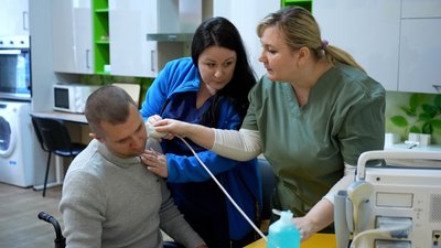 "Хтось починає з нуля, а хтось вже два роки так працює": як у Вінниці навчають реабілітологів