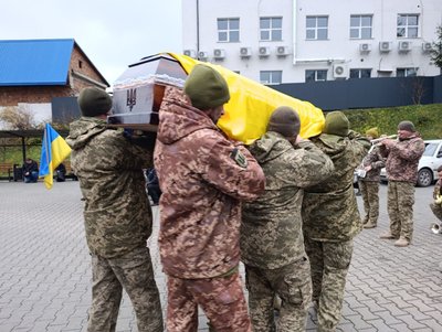 Сьогодні у Хмельницькому попрощалися із військовослужбовцем Євгенієм Оляніним, 18 листопада 2025 року, Хмельницький