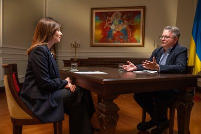 Перший заступник міністра закордонних справ України Сергій Кислиця під час інтервʼю журналістці Суспільного Олені Ремовській, Київ, 16 червня 2025 року Перший заступник міністра закордонних справ України Сергій Кислиця під час інтервʼю журналістці Суспільного Олені Ремовській, Київ, 16 червня 2025 року