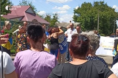 "Синочку, ми тебе дочекалися": на Одещині зустріли звільненого з полону війьковослужбовця Андрія Чабана "Синочку, ми тебе дочекалися": на Одещині зустріли звільненого з полону війьковослужбовця Андрія Чабана