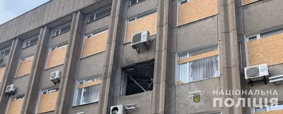 Дрон РФ влучив у кабінет міського голови Нікополя Олександра Саюка Дрон РФ влучив у кабінет міського голови Нікополя Олександра Саюка