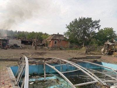 В Осколі на Харківщині зазнало поранень подружжя внаслідок п'яти авіаударів по селу В Осколі на Харківщині зазнало поранень подружжя внаслідок п'яти авіаударів по селу