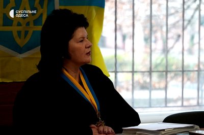 Ненормований робочий день і віра в повернення додому: як в Одесі працює суддя з Маріуполя