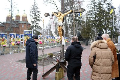 4 березня у Богодухові на Алеї Слави презентували статую Христа, створену з російських боєприпасів, які зібрали на території Дергачівської та Золочівської громад Харківщини 4 березня у Богодухові на Алеї Слави презентували статую Христа, створену з російських боєприпасів, які зібрали на території Дергачівської та Золочівської громад Харківщини
