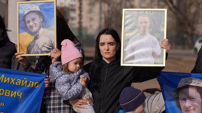 У Вінниці під час хвилини мовчання вшанували пам'ять полеглого Михайла Насадюка У Вінниці під час хвилини мовчання вшанували пам'ять полеглого Михайла Насадюка