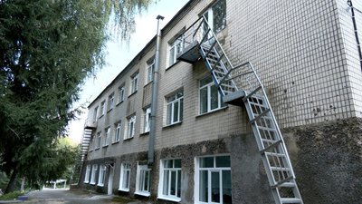 Корпус дитсадка №13 у Вінниці закрили через аварійний стан після обстрілу РФ: що кажуть батьки та міська влада Корпус дитсадка №13 у Вінниці закрили через аварійний стан після обстрілу РФ: що кажуть батьки та міська влада
