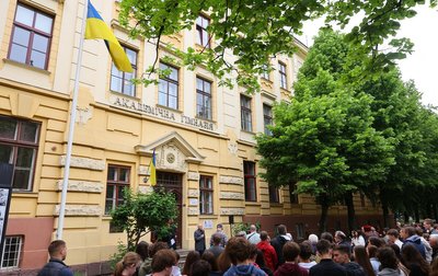 Відкриття меморіальної таблиці Парубію на фасаді гімназії Відкриття меморіальної таблиці Парубію на фасаді гімназії