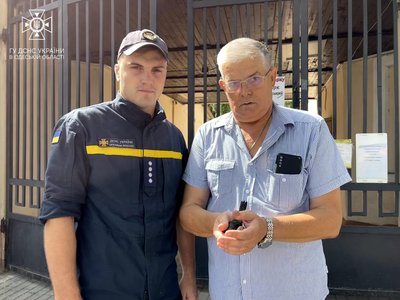 Передача врятованого птаха Передача врятованого птаха