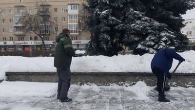 У Житомирі видали понад 250 приписів власникам будівель через неприбраний сніг і лід