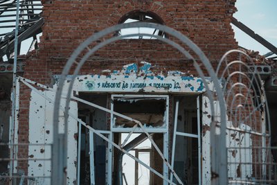 Пошкоджена будівля у Граковому Пошкоджена будівля у Граковому