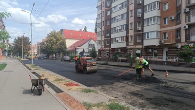 Ямковий ремонт доріг у Полтаві 2024-го обійдеться у 233 мільйони гривень Ямковий ремонт доріг у Полтаві 2024-го обійдеться у 233 мільйони гривень