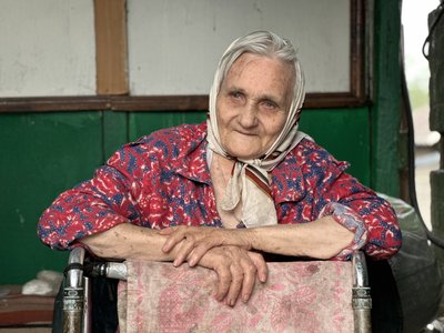 «Страшно, а що зробиш?»: подружжя з Шабельківки готує на вулиці під звуки дронів і ракет «Страшно, а що зробиш?»: подружжя з Шабельківки готує на вулиці під звуки дронів і ракет