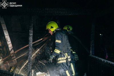 Атака дронів на Одещину: поранено чоловіка, є руйнування в Одесі та Чорноморську Атака дронів на Одещину: поранено чоловіка, є руйнування в Одесі та Чорноморську
