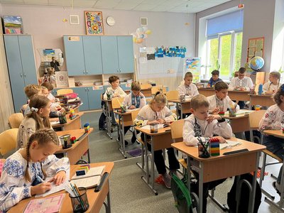 «Одна велика родина»: черкаському ліцею «Перспектива» — 65 років «Одна велика родина»: черкаському ліцею «Перспектива» — 65 років