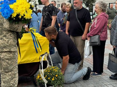 Із 42-річним військовим Олександром Голенком попрощалися у Рівному Із 42-річним військовим Олександром Голенком попрощалися у Рівному