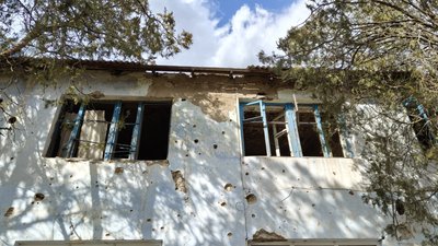 Пошкоджений будинок у Квітневому Пошкоджений будинок у Квітневому