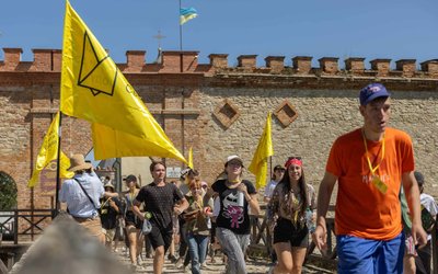 У Меджибізькому замку Хмельниччини студенти з усієї України створювали державу своєї мрії У Меджибізькому замку Хмельниччини студенти з усієї України створювали державу своєї мрії