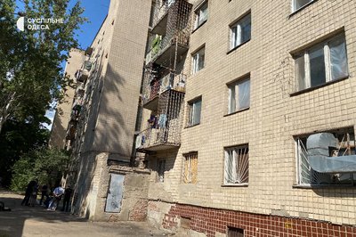В Одесі біля гуртожитку знайшли мертве немовля: його могли викинути з вікна В Одесі біля гуртожитку знайшли мертве немовля: його могли викинути з вікна