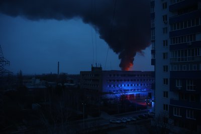 Над будинками піднімається дим після удару російських військових по Харкову, 22 березня 2024 року Над будинками піднімається дим після удару російських військових по Харкову, 22 березня 2024 року