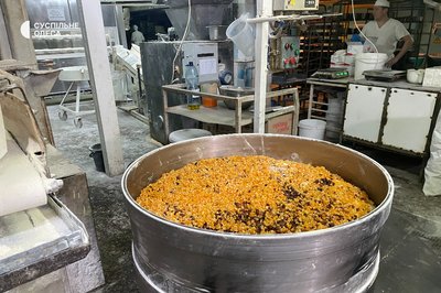 В Одесі випікають паски для військових та жителів Херсонщини В Одесі випікають паски для військових та жителів Херсонщини