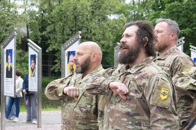 Понад 200 імен полеглих захисників: в Коростені на Житомирщині відкрили Алею пам'яті Понад 200 імен полеглих захисників: в Коростені на Житомирщині відкрили Алею пам'яті