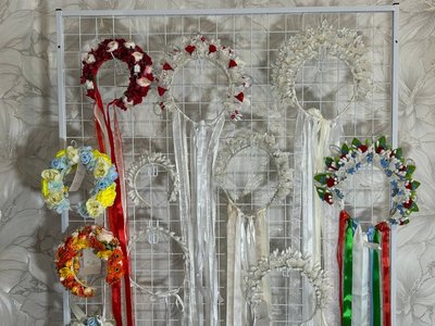 Жителька Брусилова відроджує традицію виготовлення весільних вінків з воску Жителька Брусилова відроджує традицію виготовлення весільних вінків з воску