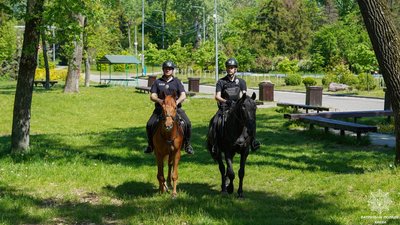 На вулиці Києва вийшли кінні поліцейські патрулі На вулиці Києва вийшли кінні поліцейські патрулі