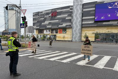 У Києві зупиняли рух для акції-вшанування "Хвилина мовчання"