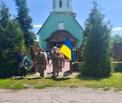 Загинув у 2024 році: у місті на Черкащині в останню путь провели військового Загинув у 2024 році: у місті на Черкащині в останню путь провели військового
