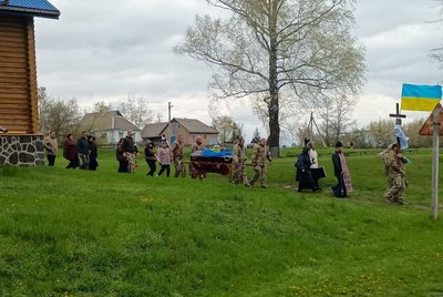 Був зниклим безвісти: у місті на Черкащині попрощалися із захисником Був зниклим безвісти: у місті на Черкащині попрощалися із захисником
