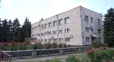 "Краще звідси їхати". Війська РФ атакують Межову дронами та КАБами: що розповідають місцеві жителі "Краще звідси їхати". Війська РФ атакують Межову дронами та КАБами: що розповідають місцеві жителі