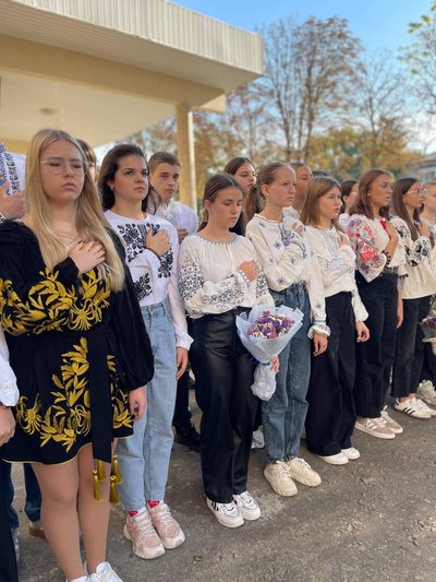 На Вінниччині відкрили пам'ятну дошку на честь загиблого захисника На Вінниччині відкрили пам'ятну дошку на честь загиблого захисника