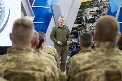 День Збройних сил України: Кличко нагородив медалями майже сотню військових День Збройних сил України: Кличко нагородив медалями майже сотню військових