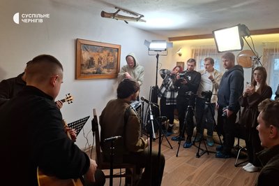 Музика — дзеркало нашого часу: KHAYAT у «Фабричній, 12» на Суспільне Чернігів Музика — дзеркало нашого часу: KHAYAT у «Фабричній, 12» на Суспільне Чернігів