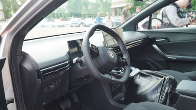 У Житомирі передали два електромобілі для медичних закладів області У Житомирі передали два електромобілі для медичних закладів області