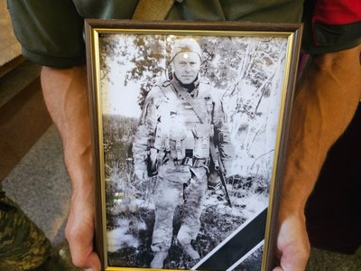 У Полтаві попрощалися із трьома військовим, які загинули на фронті У Полтаві попрощалися із трьома військовим, які загинули на фронті