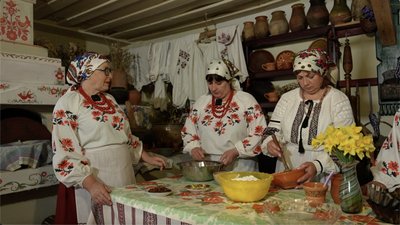 "З Божою молитвою і чистими помислами": як господині з села на Черкащині випікають паски "З Божою молитвою і чистими помислами": як господині з села на Черкащині випікають паски