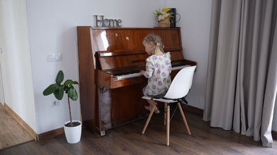 Подружжя Станіславових із Вінниці виховує чотирьох всиновлених дітей Подружжя Станіславових із Вінниці виховує чотирьох всиновлених дітей