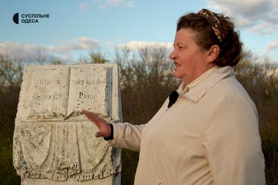 Мармур під землею та забуті імена: що приховують старі кладовища Кривого Озера і Бакші Мармур під землею та забуті імена: що приховують старі кладовища Кривого Озера і Бакші