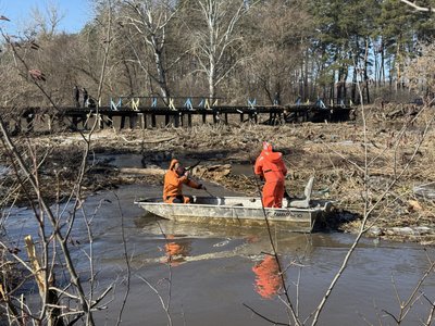 100-метровий затор із льоду та дерев: на Полтавщині рятувальники розчищають русло Ворскли 100-метровий затор із льоду та дерев: на Полтавщині рятувальники розчищають русло Ворскли